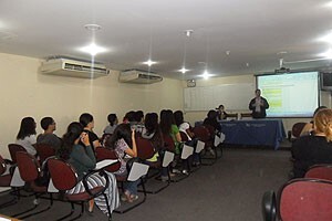 monitores-participam-de-treinamento-para-trabalho-na-5a-mostra